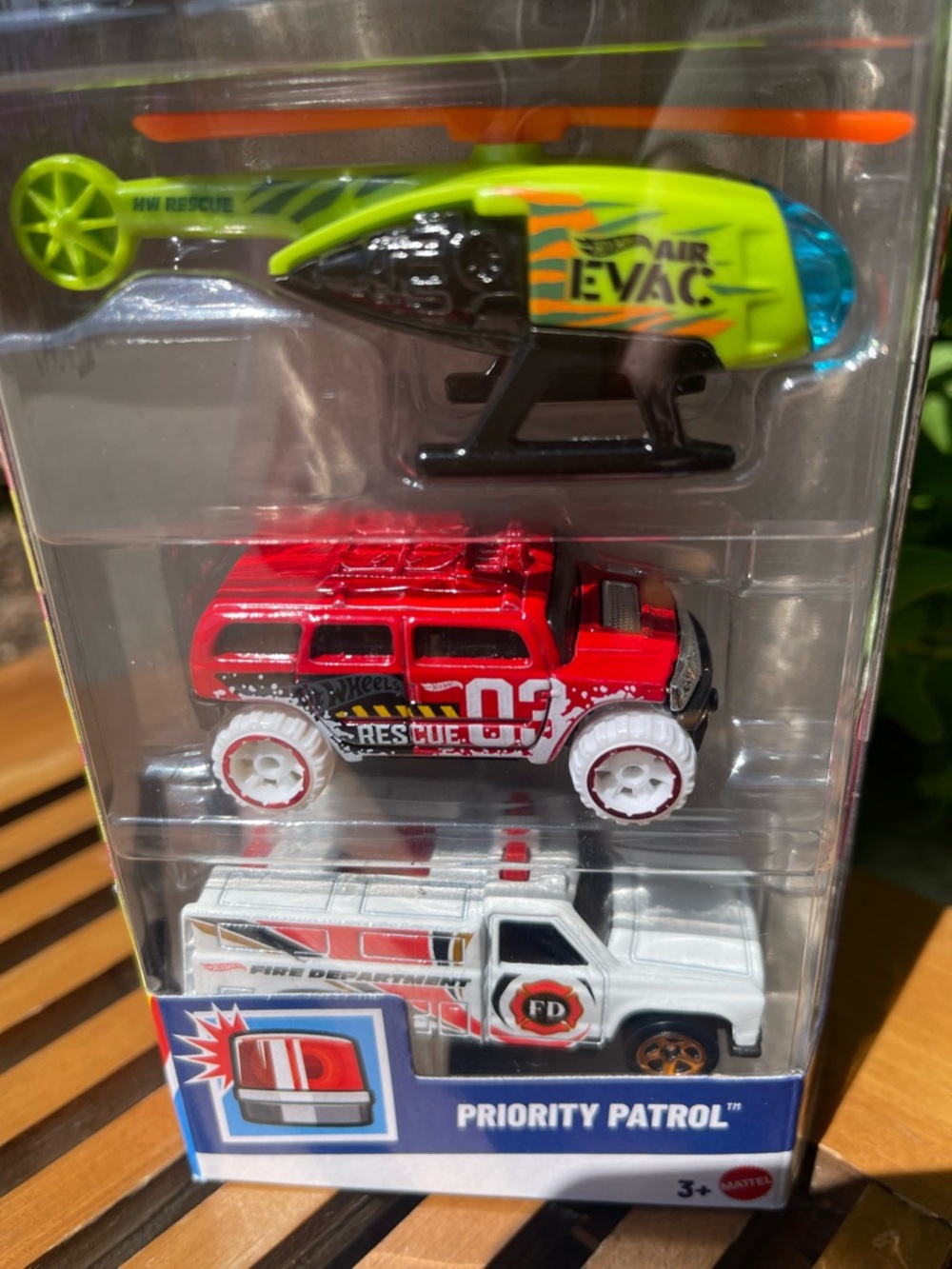 Mattel Hot Wheels Priority Patrol 5 Pack -Emergency Rescue Services; helicopter - Picture 4 of 4